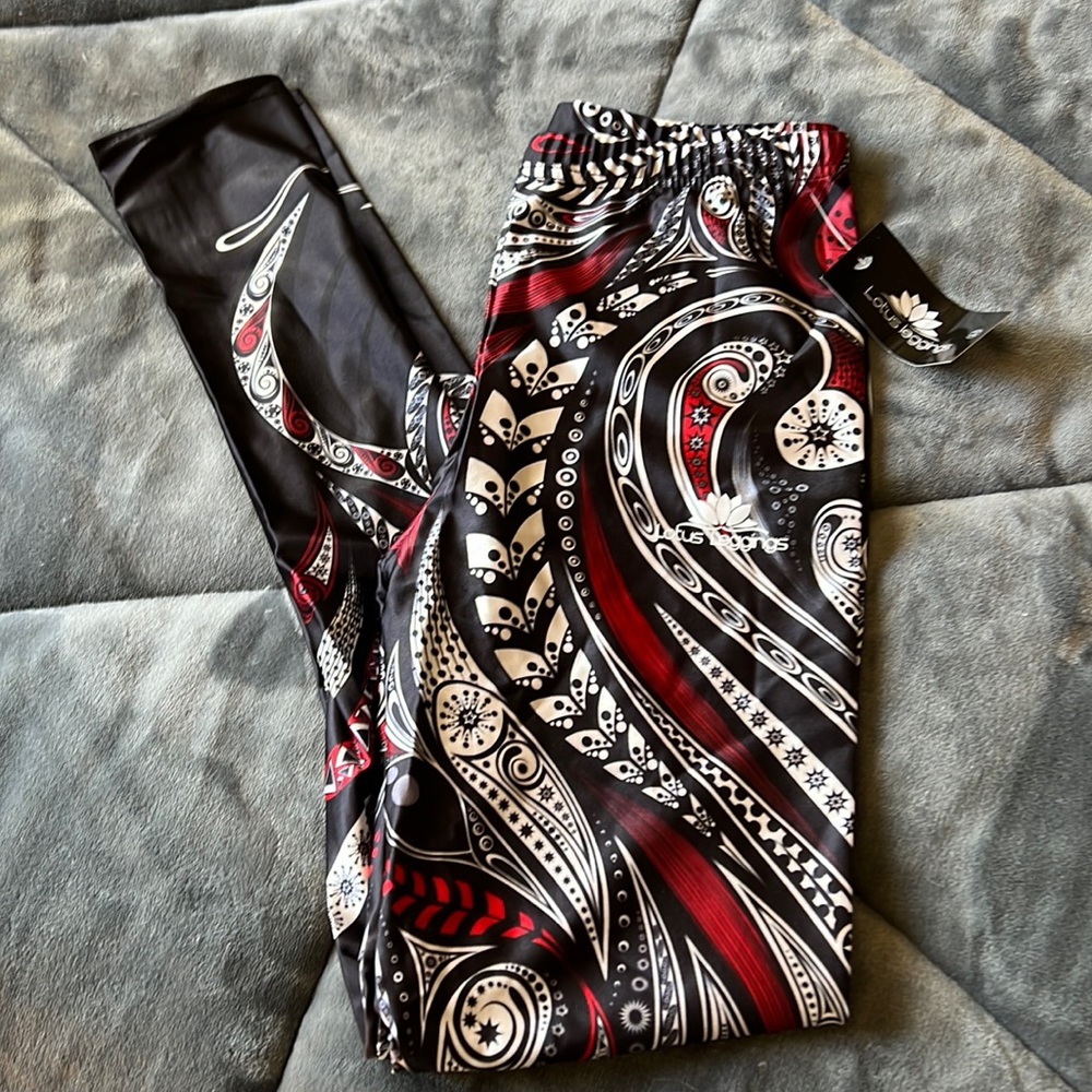 Lotus Leggings Size Medium